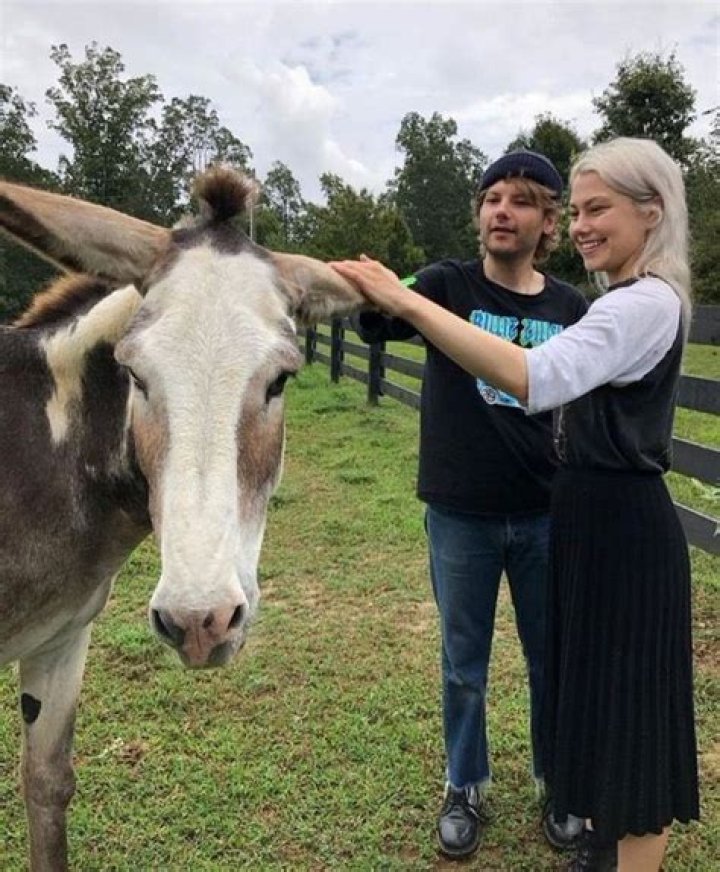 Discover Phoebe Bridgers' Sister, Isabella