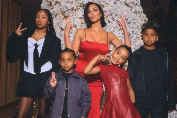 Discover The Secrets Behind Stunning "Kim Kardashian Family Photo"