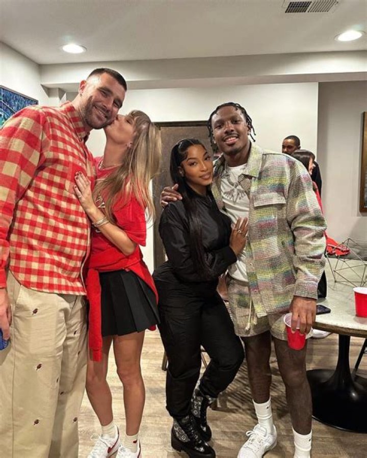 Taylor Swift And Travis Kelce's Kissing Enigma