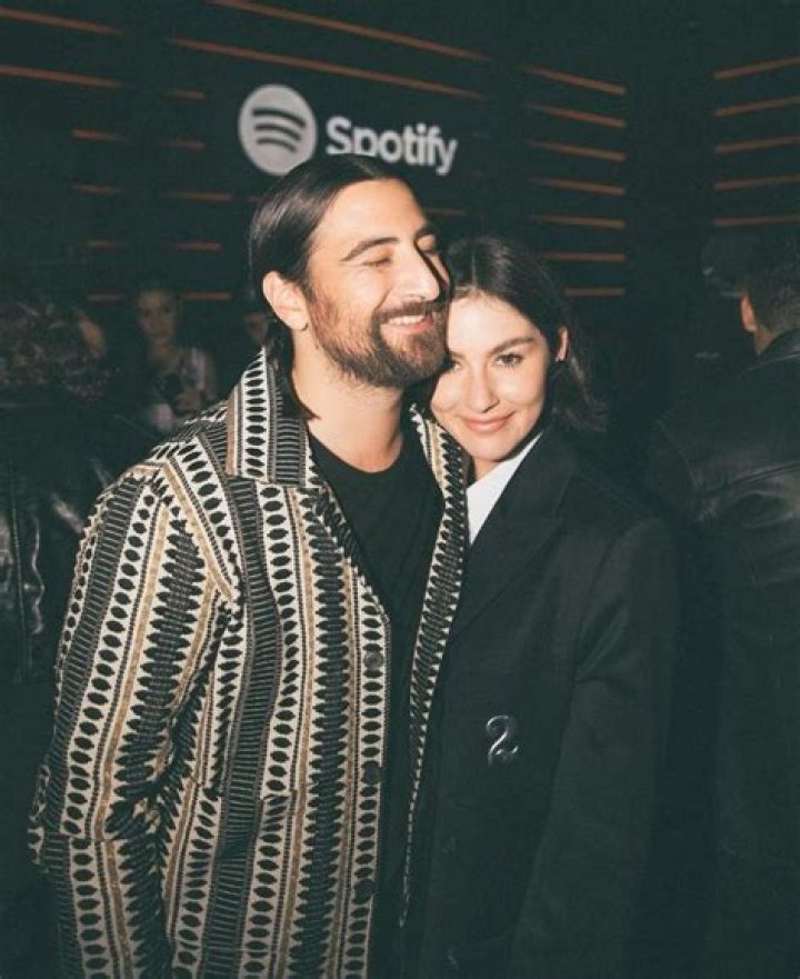 Unlock The Heartfelt Melodies Of Noah Kahan And Gracie Abrams